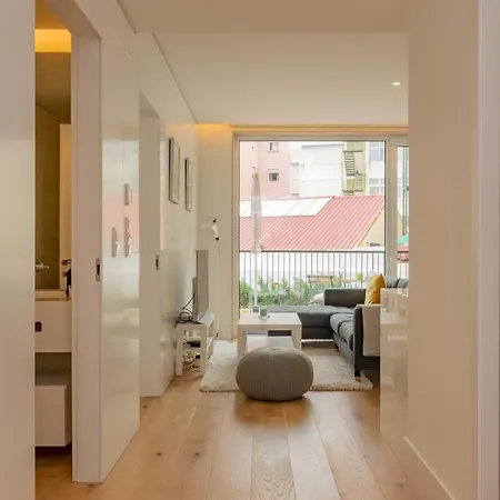 1 Bdr Apartment With Pool And Balcony By Lovelystay * Lisboa