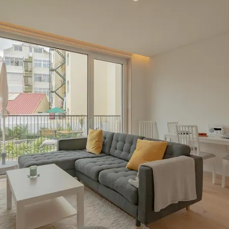 Bright 1 Bdr W/ Pool View By Lovelystay *