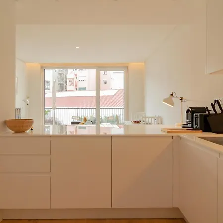 Apartment Bright 1 Bdr W/ Pool View By Lovelystay