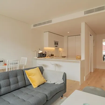 Apartment Bright 1 Bdr W/ Pool View By Lovelystay
